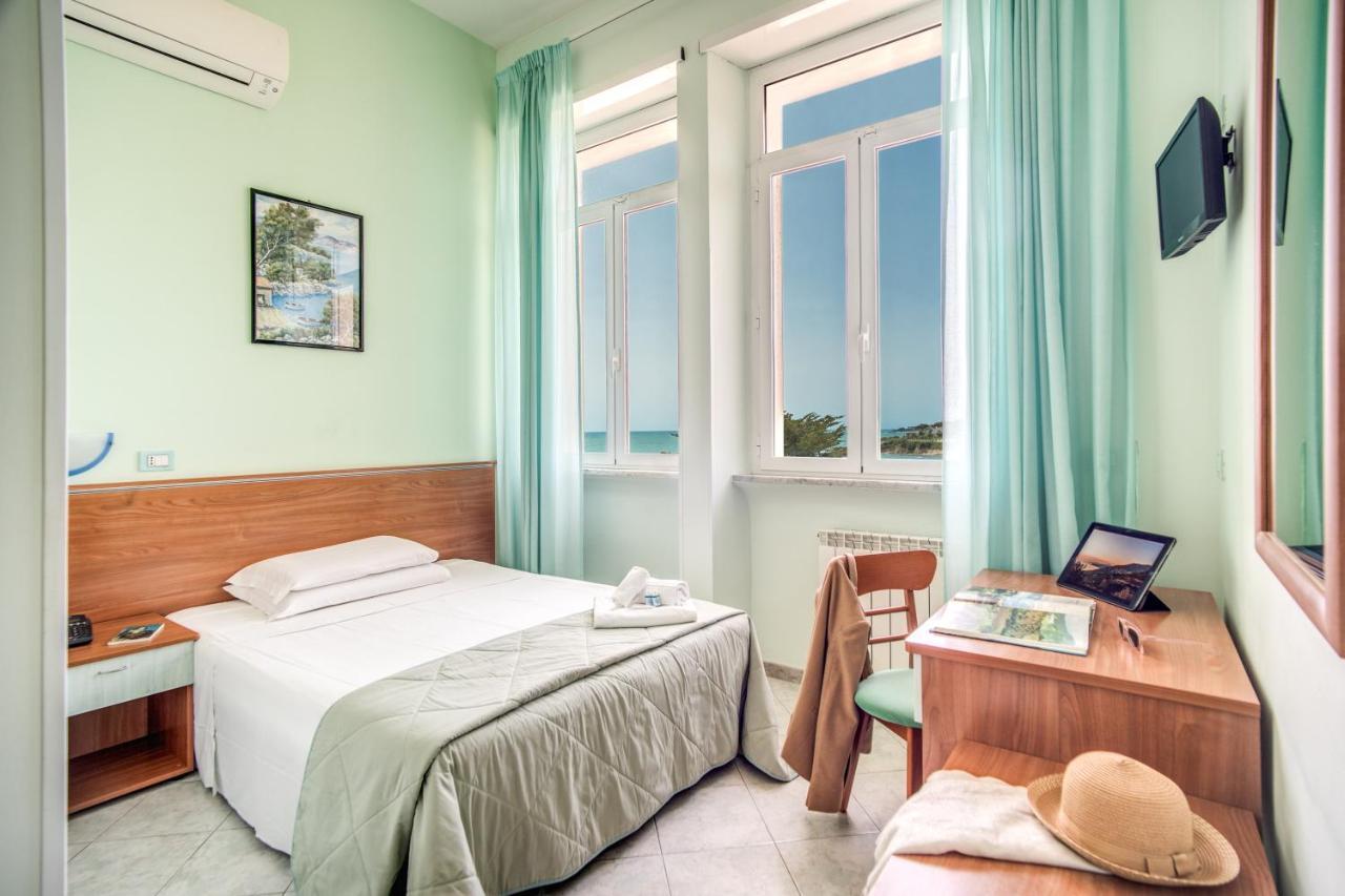 Villa Mg Hotel Santa Marinella Exterior photo